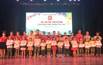 Commendation ceremony and awarding staffs PERFETTO high achievement in school year 2017-2018