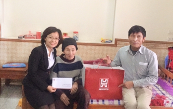 Hoàn Mỹ Tặng quà cho người khuyết tật và người cao tuổi Thôn Minh Quyết và Thôn Hán Lữ Hoàn Mỹ Tặng quà cho người khuyết tật và người cao tuổi Thôn Minh Quyết và Thôn Hán Lữ